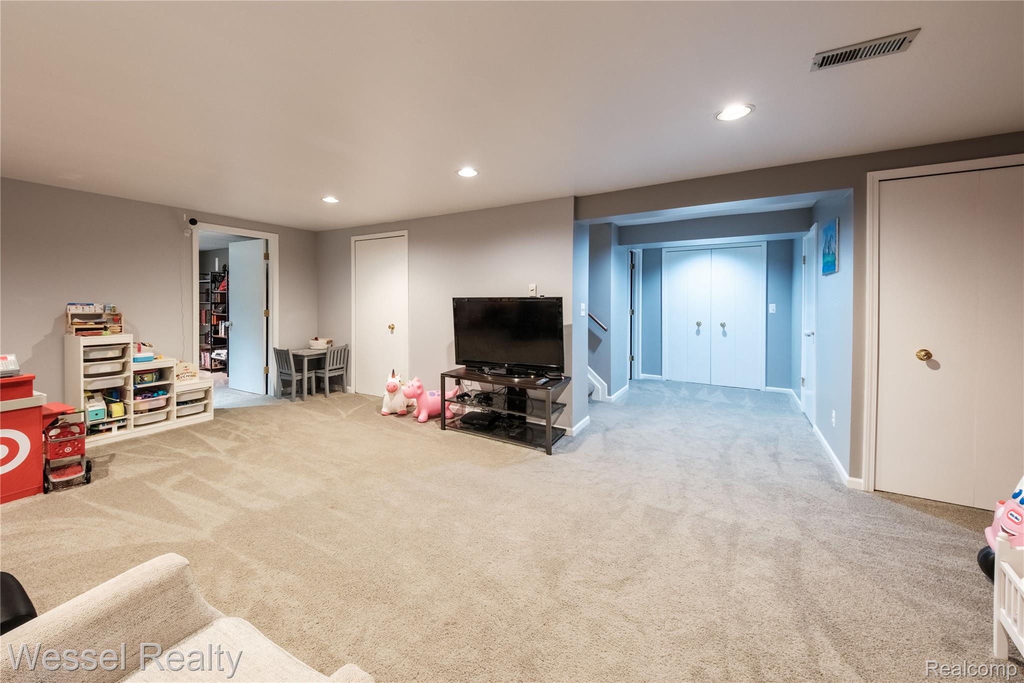 2096 Winchester Road Rochester, MI 48307 - Photo 27 of 41 winchester-027.jpg