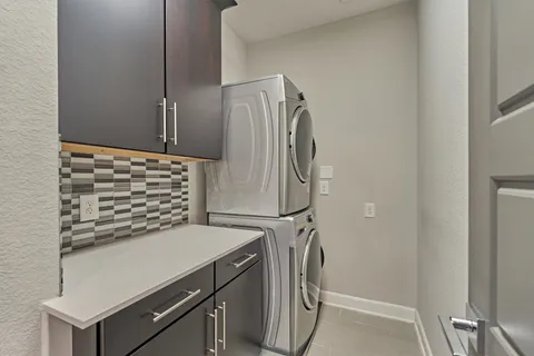 a view of utility room