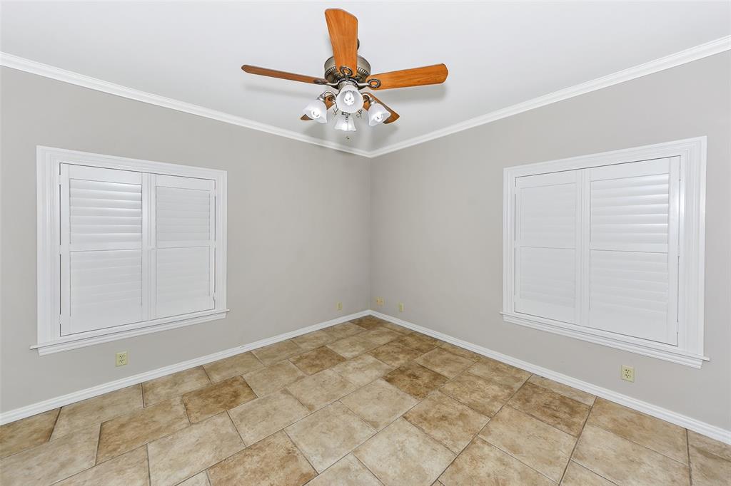 566 Selma Park Road Bowie, TX 76230 - Photo 6 of 40 Room with light gray walls, crown molding, and large format tile flooring