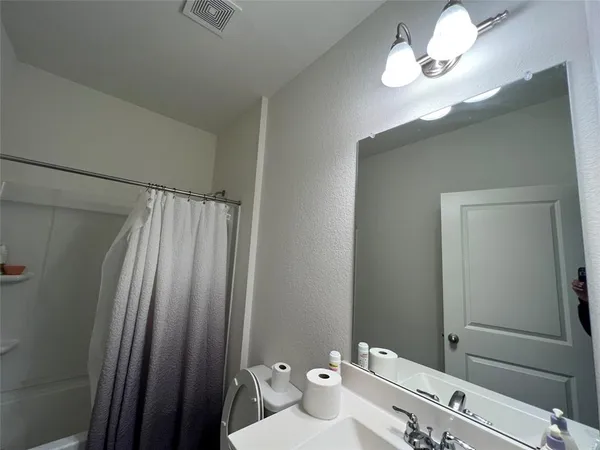 $2,350 | 309 Redfish Lane, Hutto, TX 78634