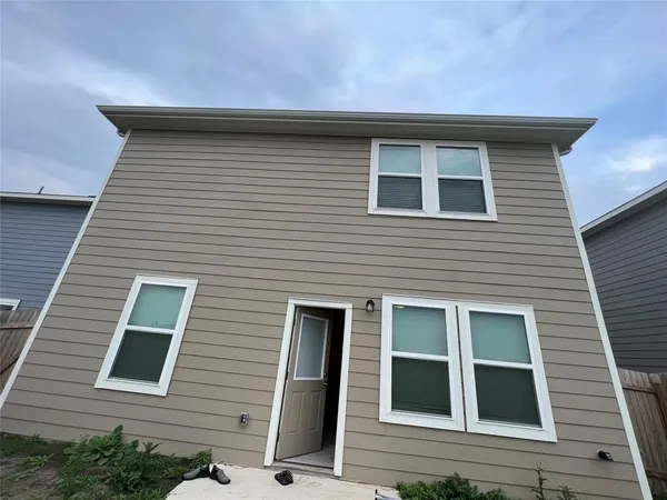 $2,350 | 309 Redfish Lane, Hutto, TX 78634