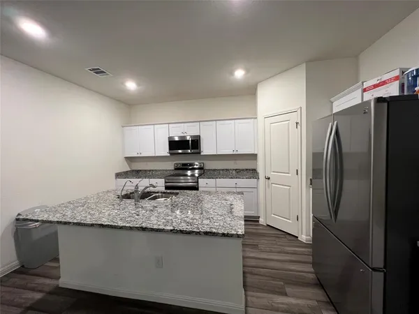 $2,350 | 309 Redfish Lane, Hutto, TX 78634