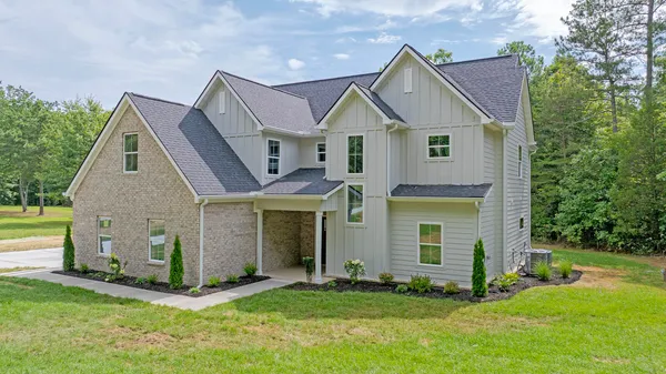 $725,000 | 1492 Dreamfield Drive, Soddy-Daisy, TN 37379
