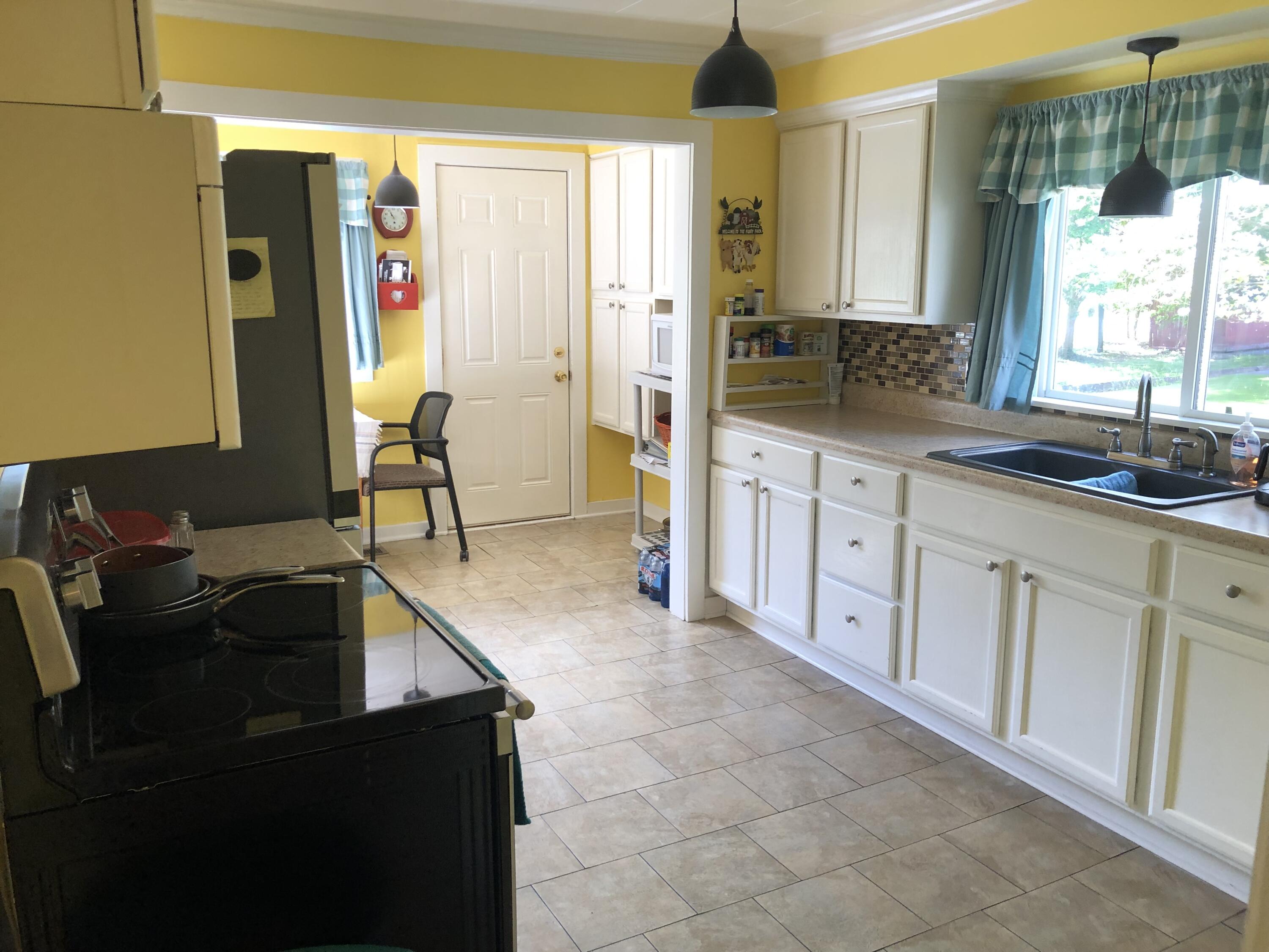 208 Spring Avenue Northeast Wise, VA 24293 - Photo 13 of 38 IMG_7264