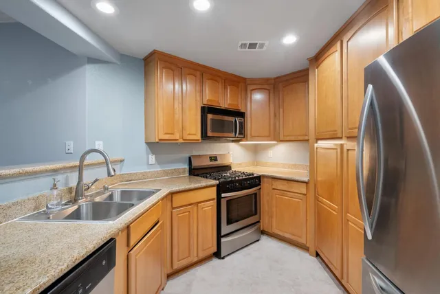 $875,000 | 2210 Gellert Boulevard, Unit 5305, South San Francisco, CA 94080