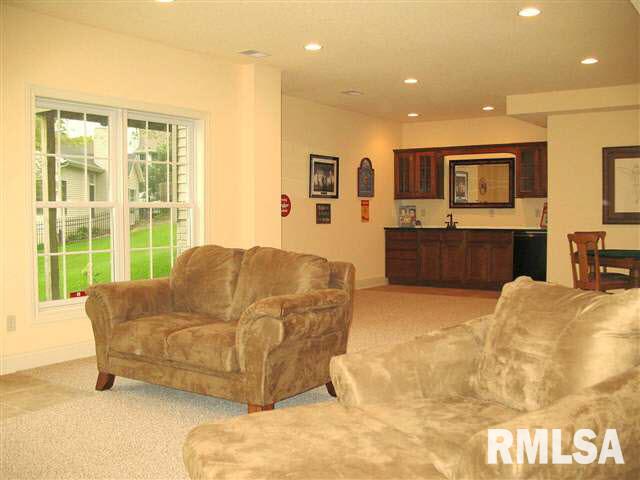 4517 Moencks Road Bettendorf, IA 52722 - Photo 8 of 9 Gallery Image 8