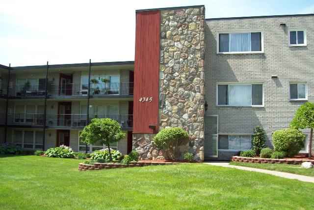 4345 South Crooks Road, Unit 27 Royal Oak, MI 48073 - Photo 1 of 19 31059621.JPG