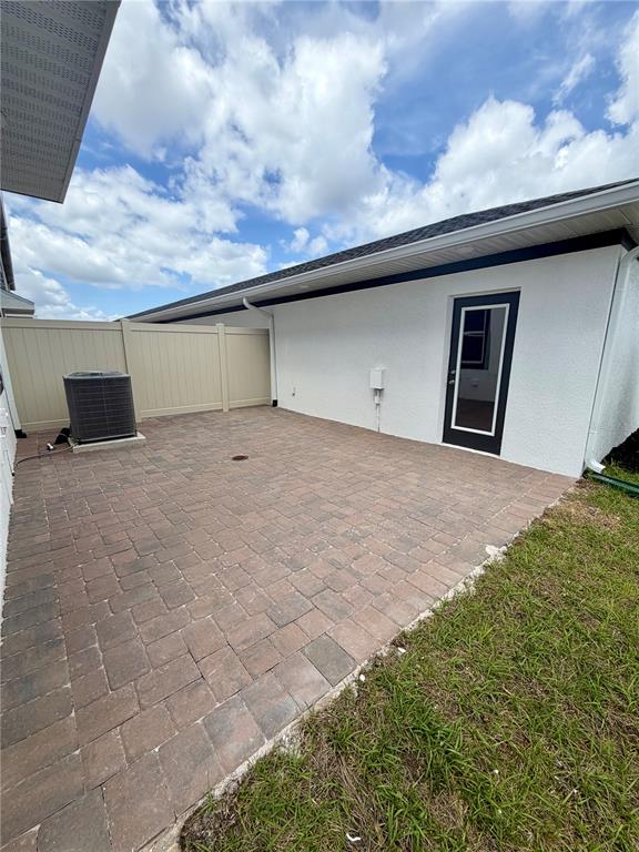 5222 Ctr Lk Rnch Boulevard St. Cloud, FL 34771 - Photo 7 of 25 a view of a garage