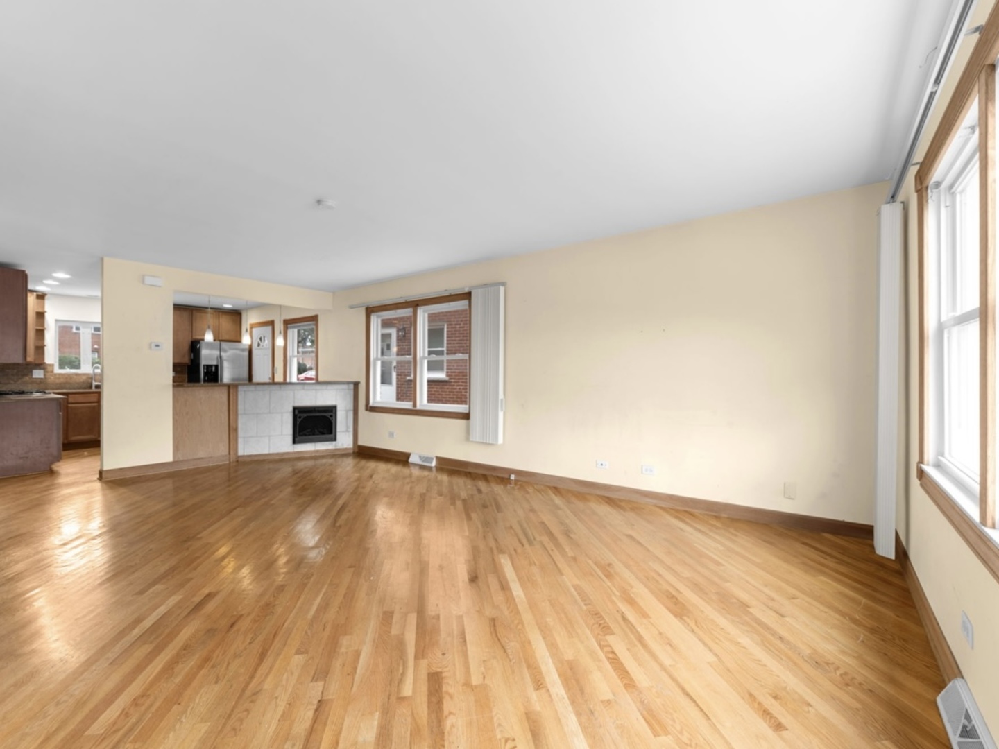 403 Elmhurst Road Mount Prospect, IL 60056 - Photo 3 of 18 Gallery Image 3