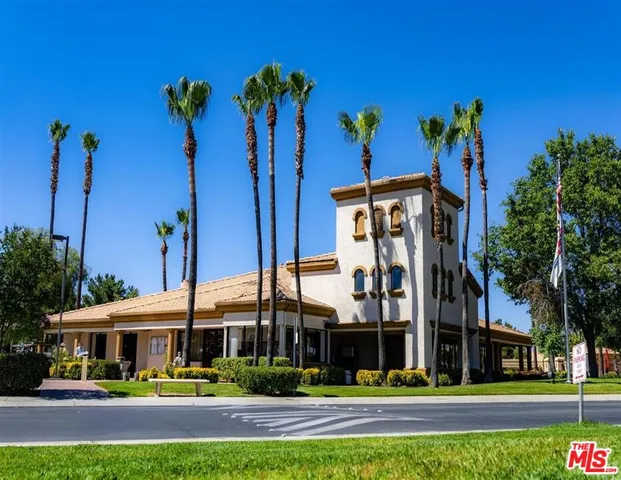 a picture of city view