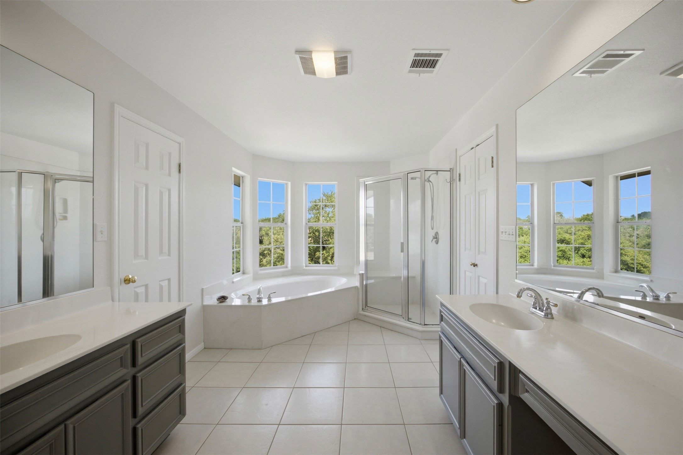 720 Spring Creek Road Florence, TX 76527 - Photo 18 of 40 Primary bathroom with dual vanities, soaking tub, and separate shower. It also features a large walk-in closet.
