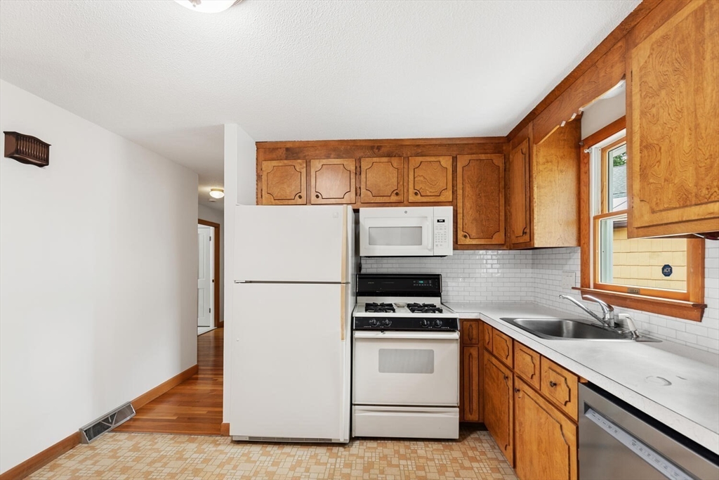 86 Pennybrook Road Lynn, MA 01905 - Photo 14 of 34 Gallery Image 14