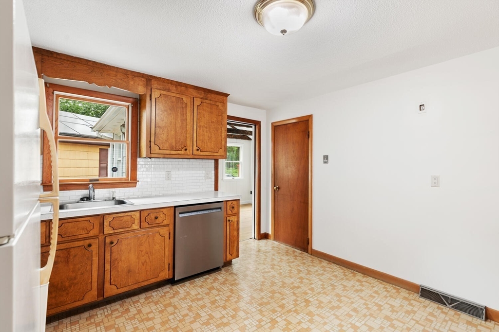 86 Pennybrook Road Lynn, MA 01905 - Photo 16 of 34 Gallery Image 16