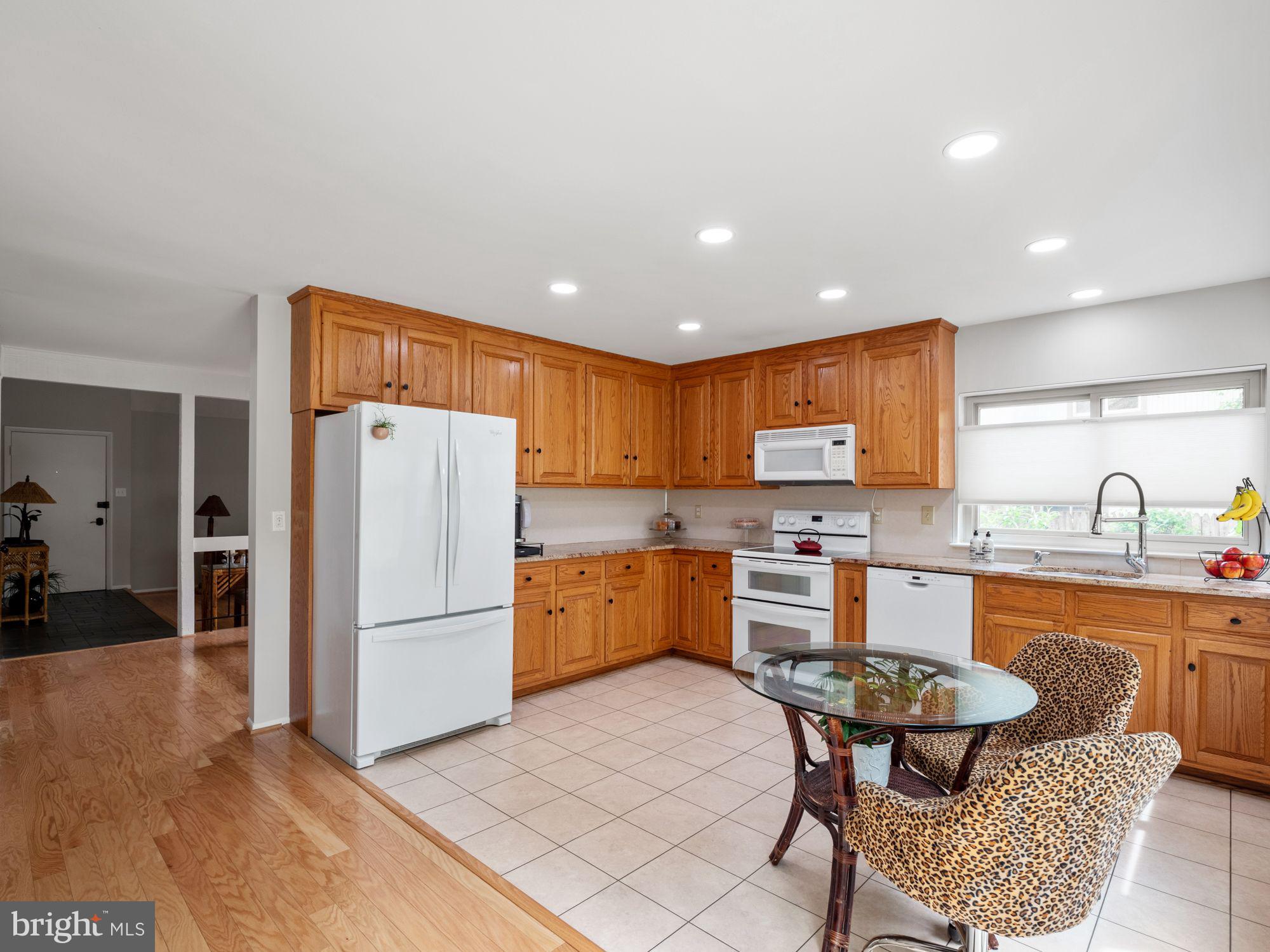 9140 Tulip Grove Road Gaithersburg, MD 20879 - Photo 9 of 32