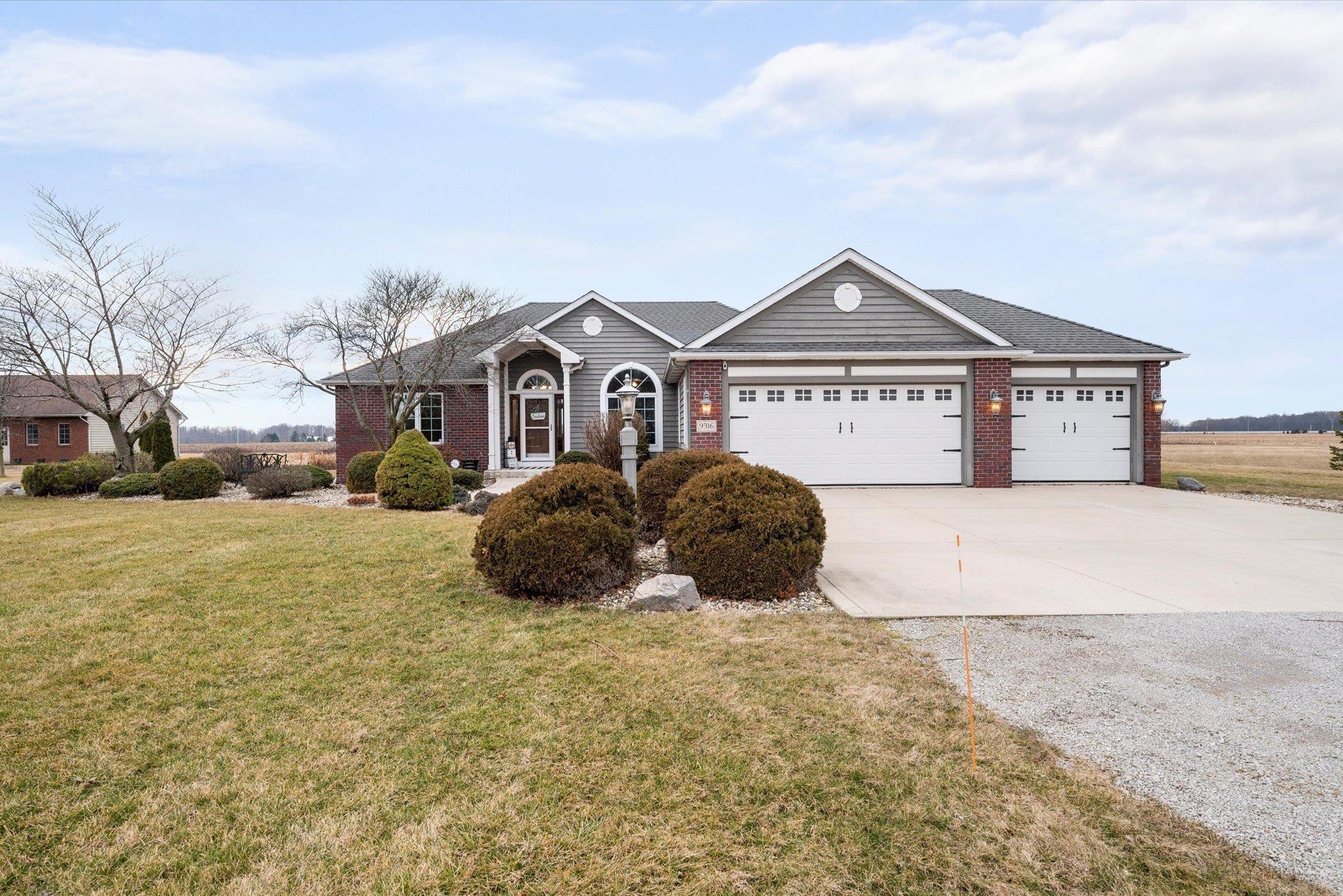 9316 Hartzell Road Fort Wayne, IN 46816 - Photo 2 of 36