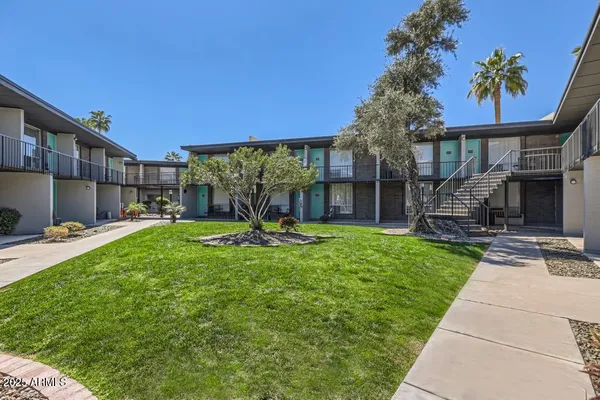 $887 | 1645 East Thomas Road, Unit STC, Phoenix, AZ 85016