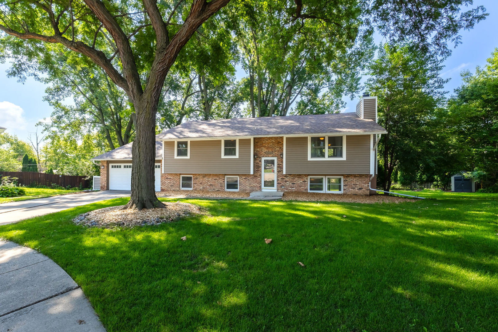 1145 Utica Ridge Court Bettendorf, IA 52722 - Photo 2 of 32