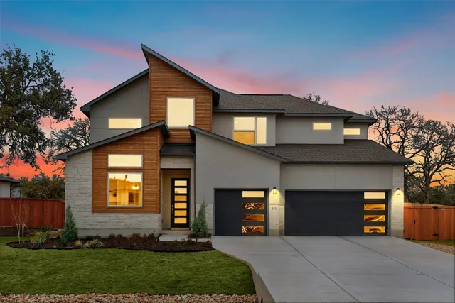 $899,990 | 553 Bridge Water Loop, Dripping Springs, TX 78620