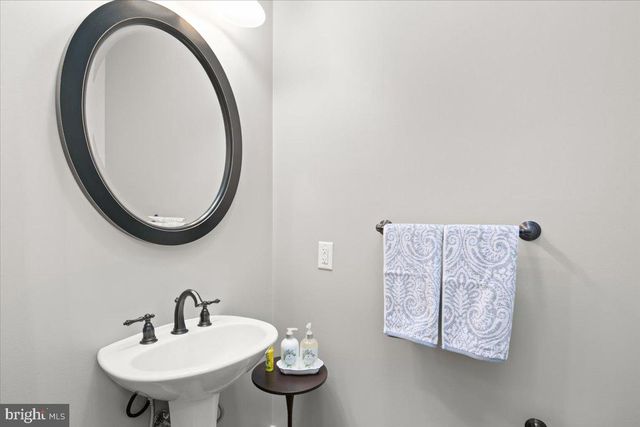 $1,885,000 | 7915 Washington Avenue, Alexandria, VA 22308