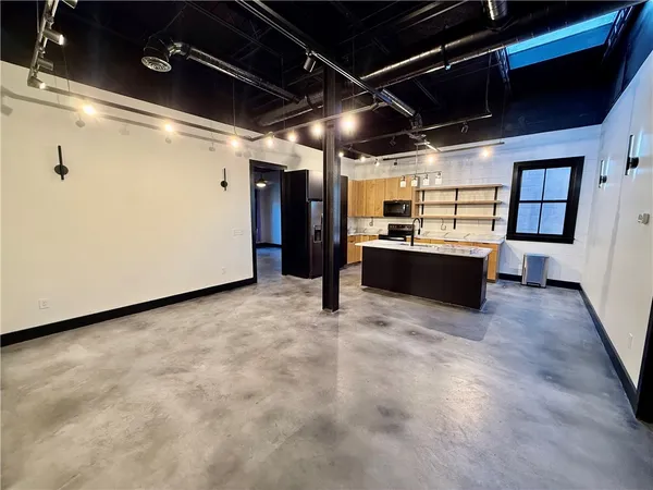 $2,000 | 706 Gloucester Street, Unit B, Brunswick, GA 31520