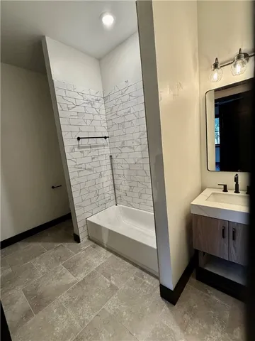 $2,500 | 706 Gloucester Street, Unit B, Brunswick, GA 31520