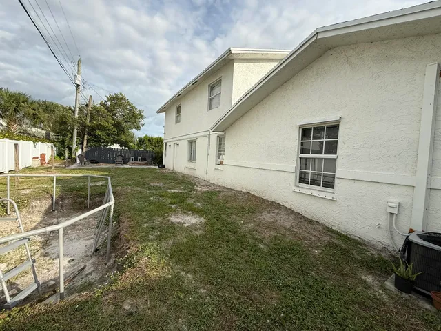 $895,900 | 1613 Sherwood Avenue, Mangonia Park, FL 33407