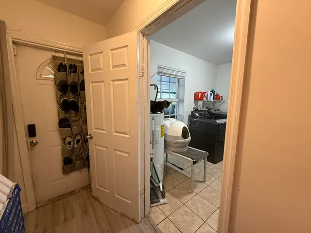 $895,900 | 1613 Sherwood Avenue, Mangonia Park, FL 33407