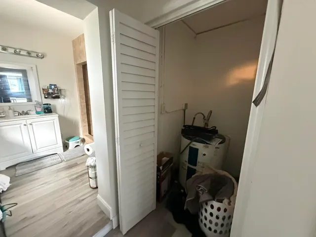 $895,900 | 1613 Sherwood Avenue, Mangonia Park, FL 33407