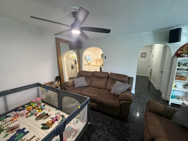 $895,900 | 1613 Sherwood Avenue, Mangonia Park, FL 33407