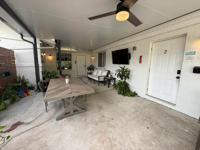 $895,900 | 1613 Sherwood Avenue, Mangonia Park, FL 33407