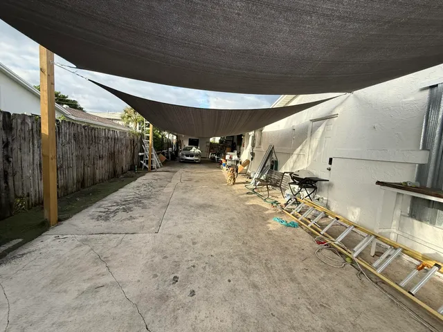 $895,900 | 1613 Sherwood Avenue, Mangonia Park, FL 33407