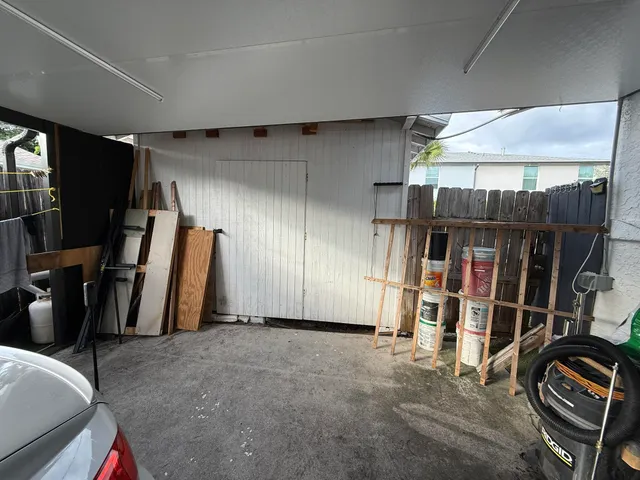 $895,900 | 1613 Sherwood Avenue, Mangonia Park, FL 33407