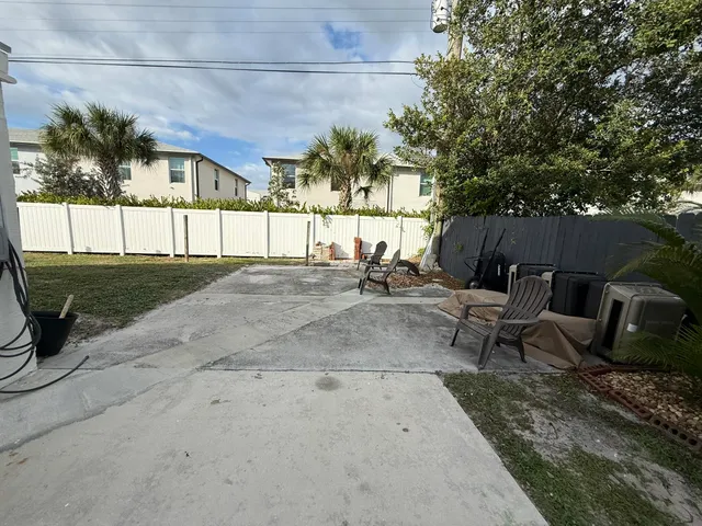 $895,900 | 1613 Sherwood Avenue, Mangonia Park, FL 33407