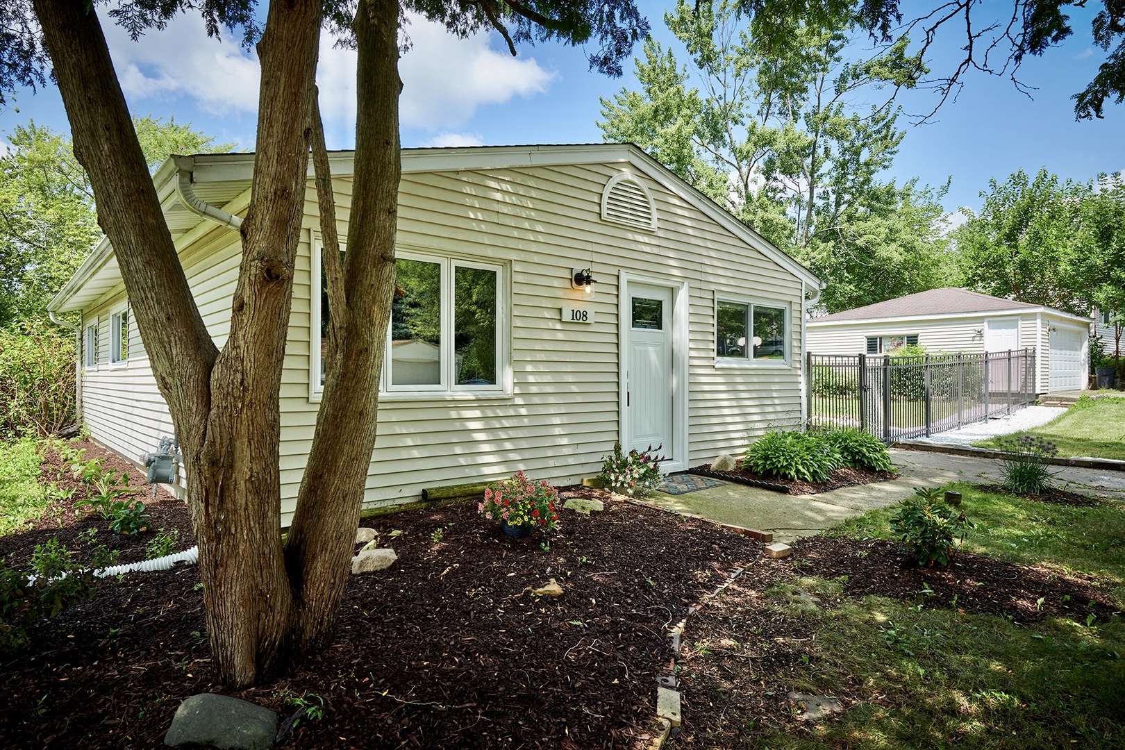 108 Center Road Streamwood, IL 60107 - Photo 1 of 33 Gallery Image 1