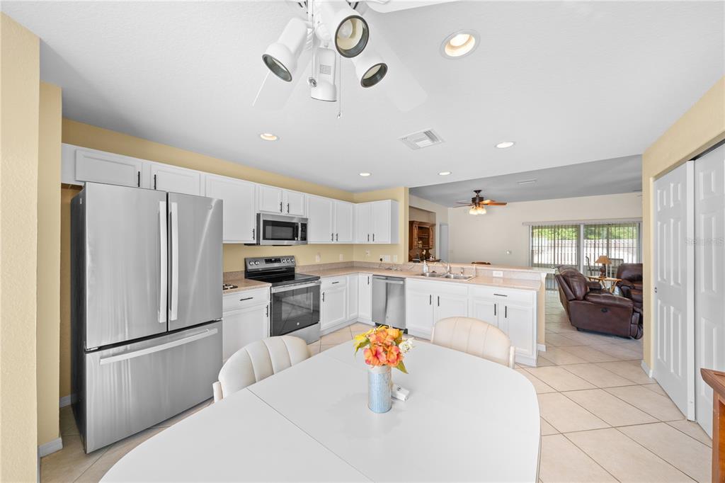 9175 Southeast 118th Loop Summerfield, FL 34491 - Photo 14 of 48
