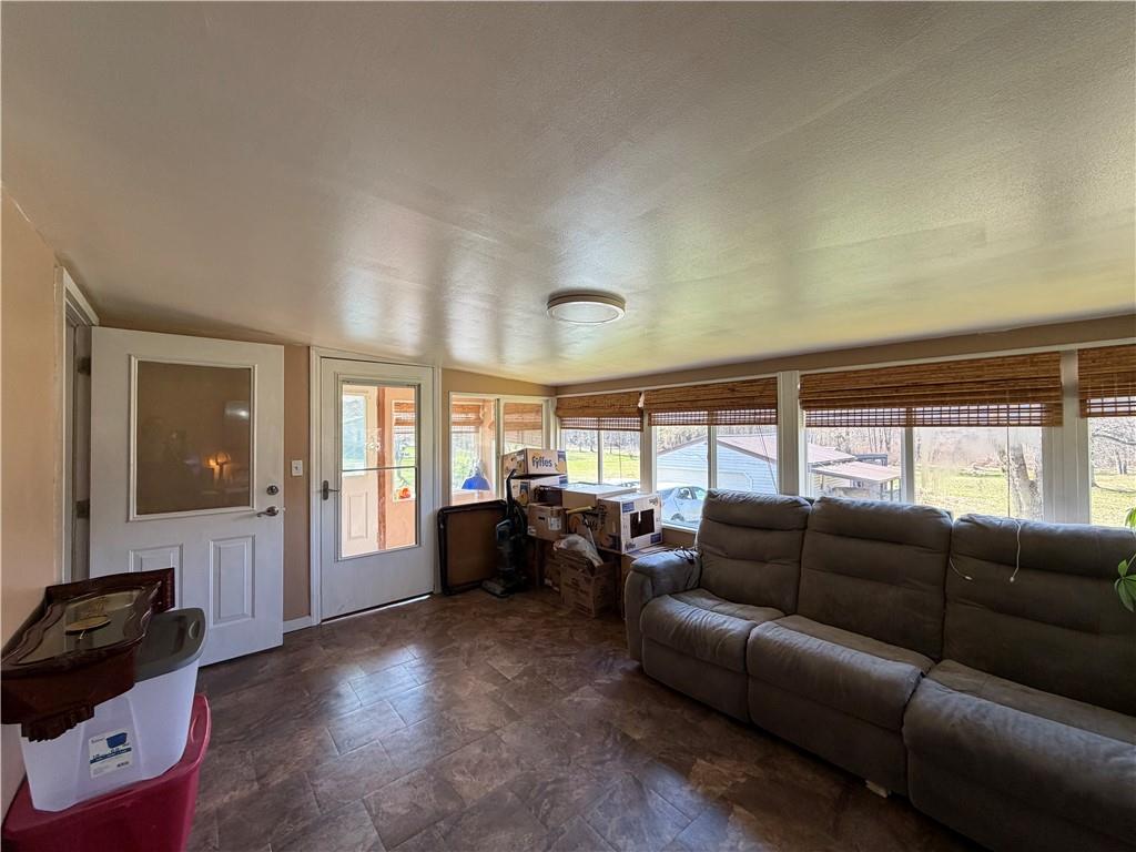 1051 South Lake Road Mercer, PA 16137 - Photo 10 of 43 Family room