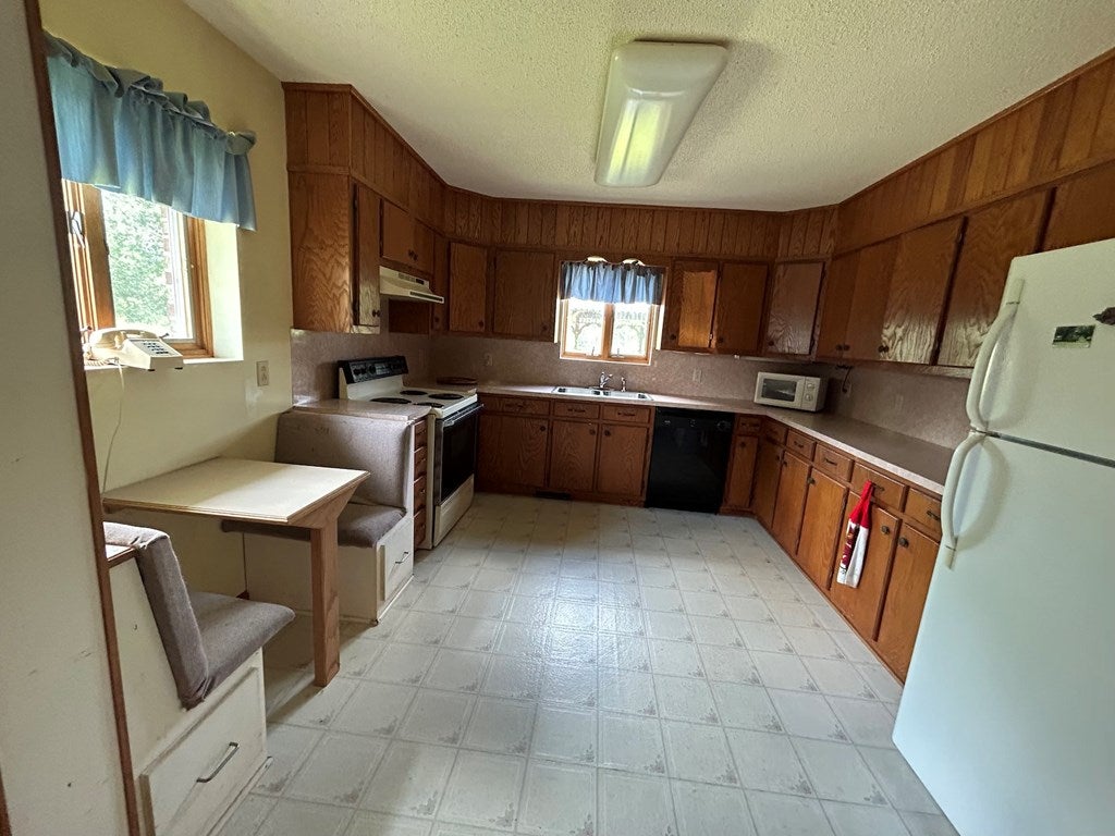 1138 Blue Springs Road Rural Retreat, VA 24368 - Photo 7 of 46 Gallery Image 7