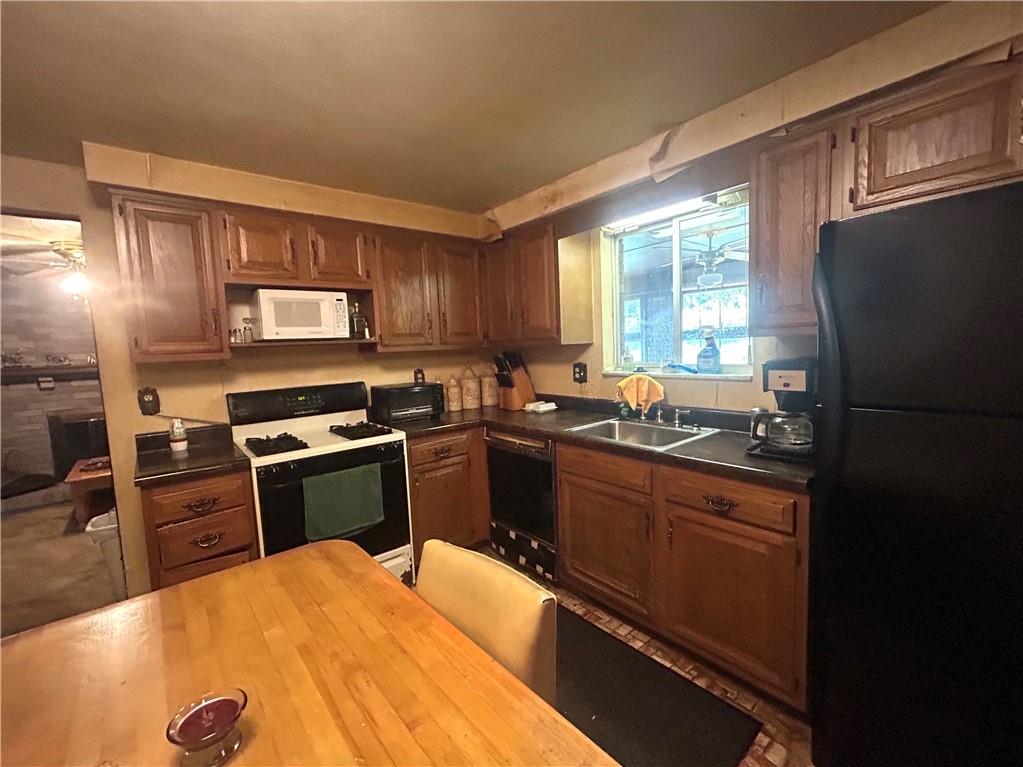 1061 Old Post Road South Park, PA 15129 - Photo 5 of 32
