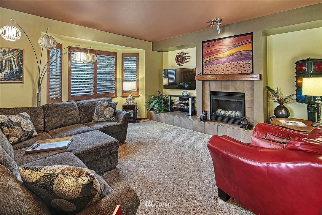 20128 85th Avenue Northeast Bothell, WA 98011 - Photo 5 of 32 Gallery Image 5