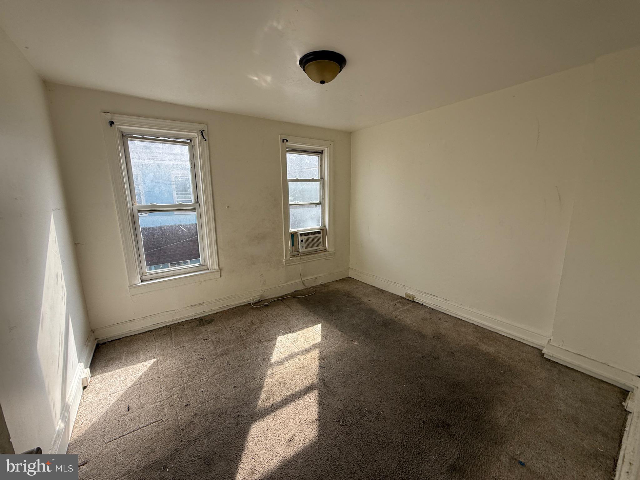446 Spring Garden Street Reading, PA 19602 - Photo 7 of 9 Bright and airy room with natural light.