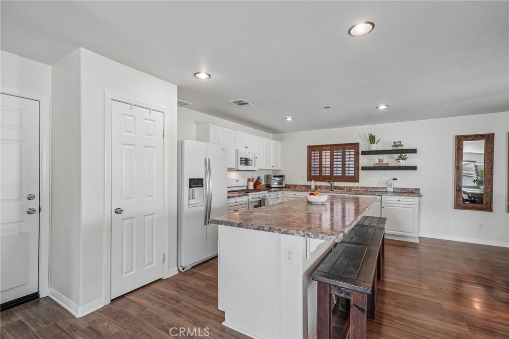 7572 Blue Oak Road Riverside, CA 92507 - Photo 14 of 48