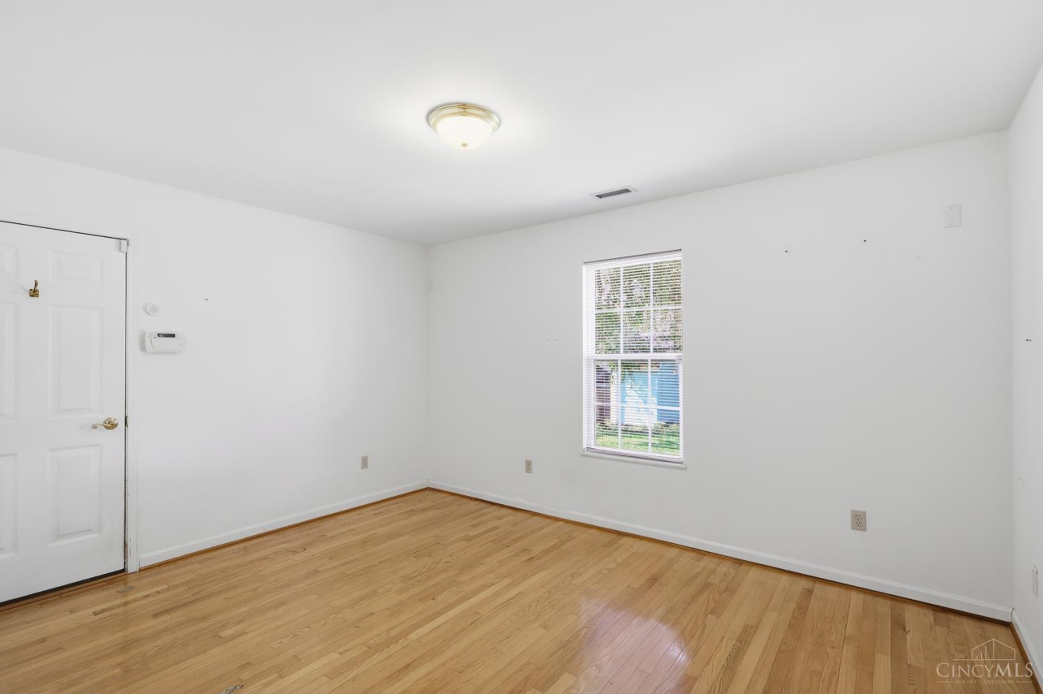 8280 Forest Road Cincinnati, OH 45255 - Photo 6 of 25