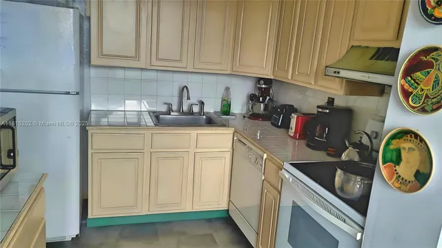 $245,000 | 16850 South Glades Drive, Unit 8G, North Miami Beach, FL 33162