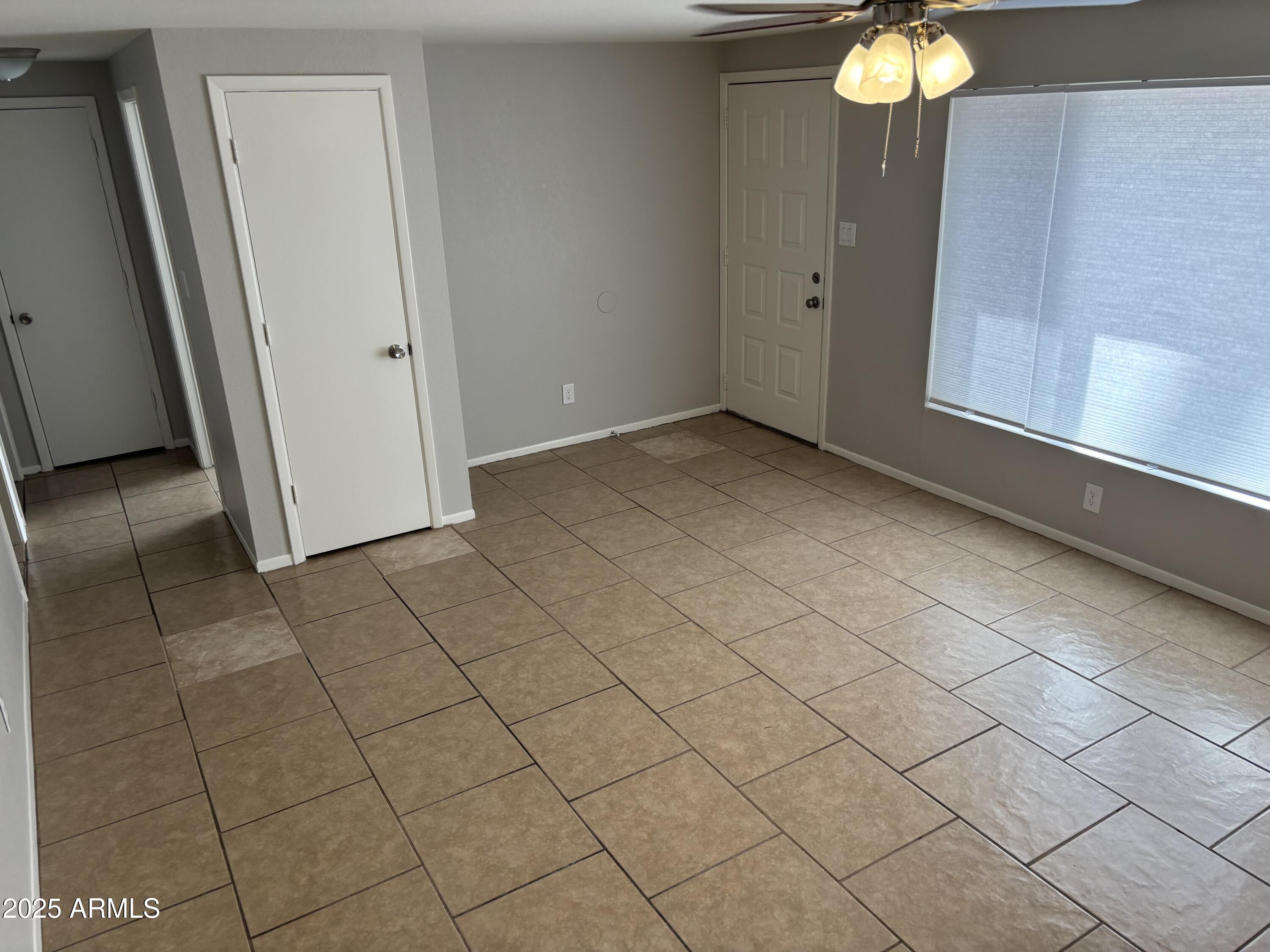 148 South 54th Street, Unit A Mesa, AZ 85206 - Photo 4 of 11 an empty room with mirror