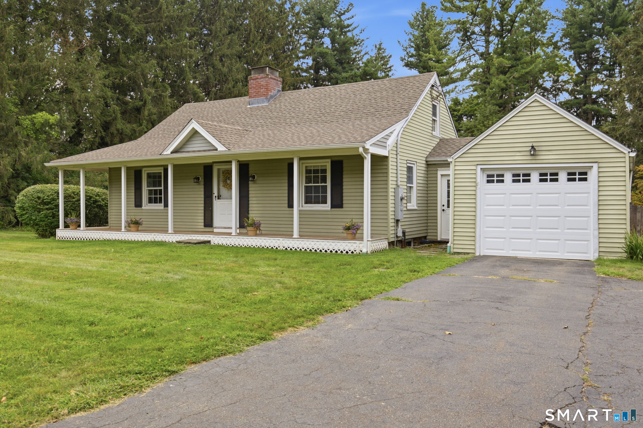 137 Harrison Road Cheshire, CT 06410 - Photo 4 of 40 Gallery Image 4