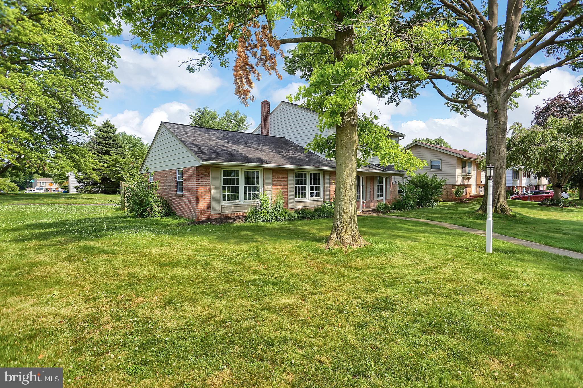 1667 Ridgedale Drive Lancaster, PA 17601 - Photo 2 of 32 Front Yard