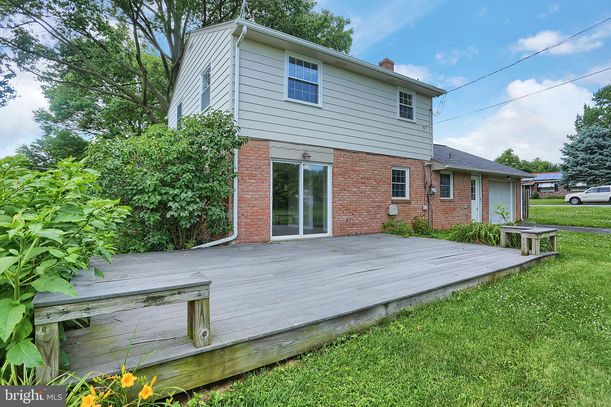 1667 Ridgedale Drive Lancaster, PA 17601 - Photo 30 of 32 Deck