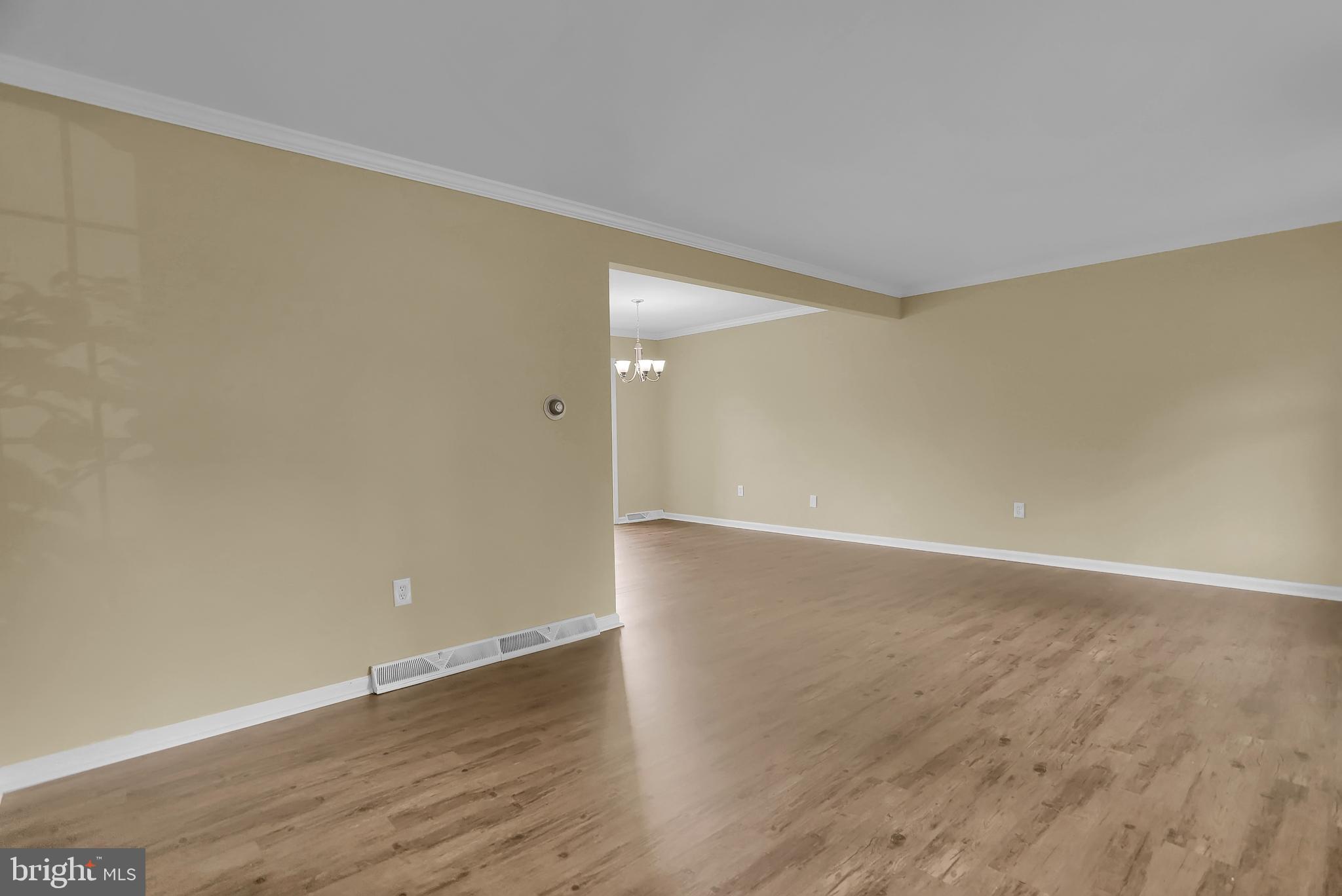 1667 Ridgedale Drive Lancaster, PA 17601 - Photo 5 of 32 Living/Dining