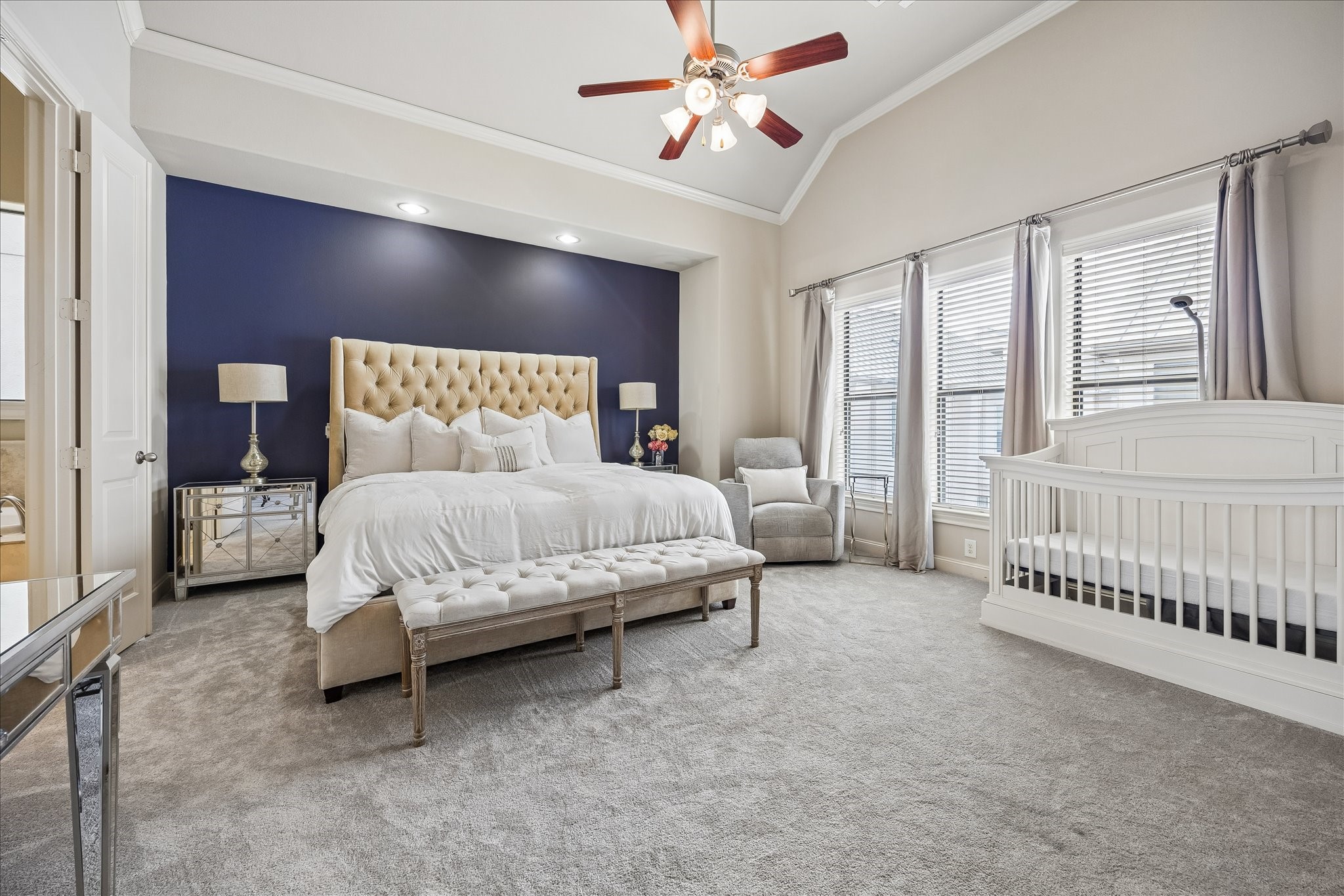 5708 Kansas Street, Unit B Houston, TX 77007 - Photo 12 of 20 Spacious 3rd floor primary suite with two large walk in closets