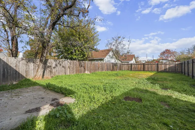 a view of a backyard with garden